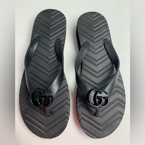 Gucci Shoes - Gucci Chevron Black GG Logo Thong Sandal Sz 8 Excellent condition